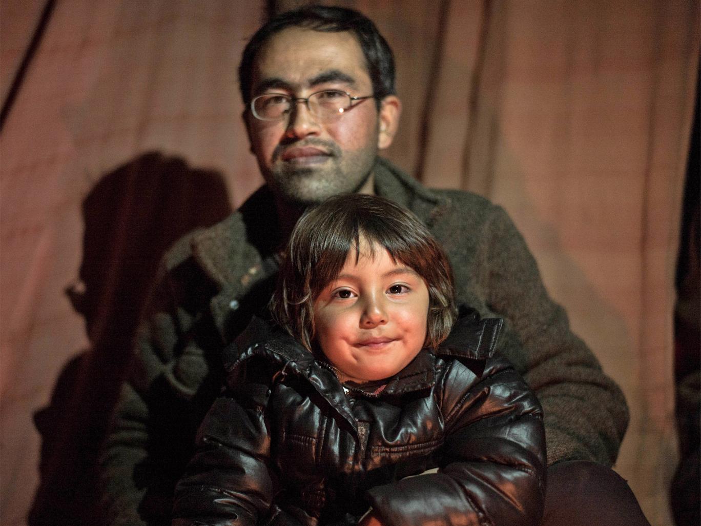 Refugee crisis: Father of Afghan girl at centre of smuggling row defends …